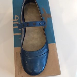 OTBT Brea Royal Blue size 8